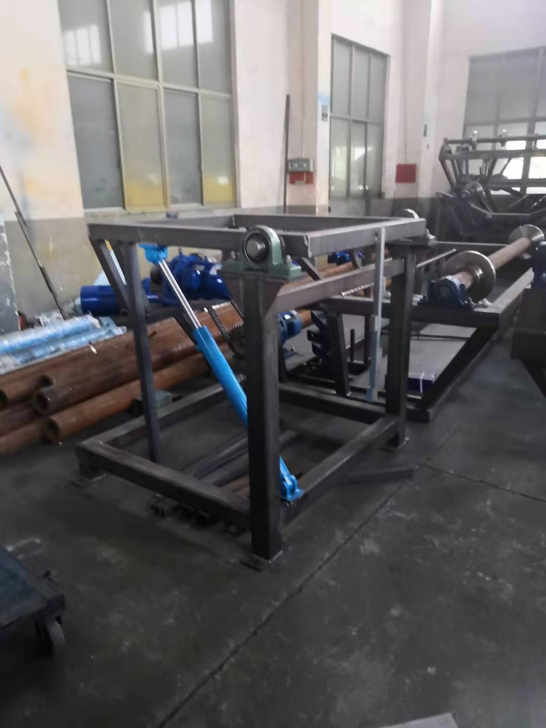 滾塑液壓搖擺機